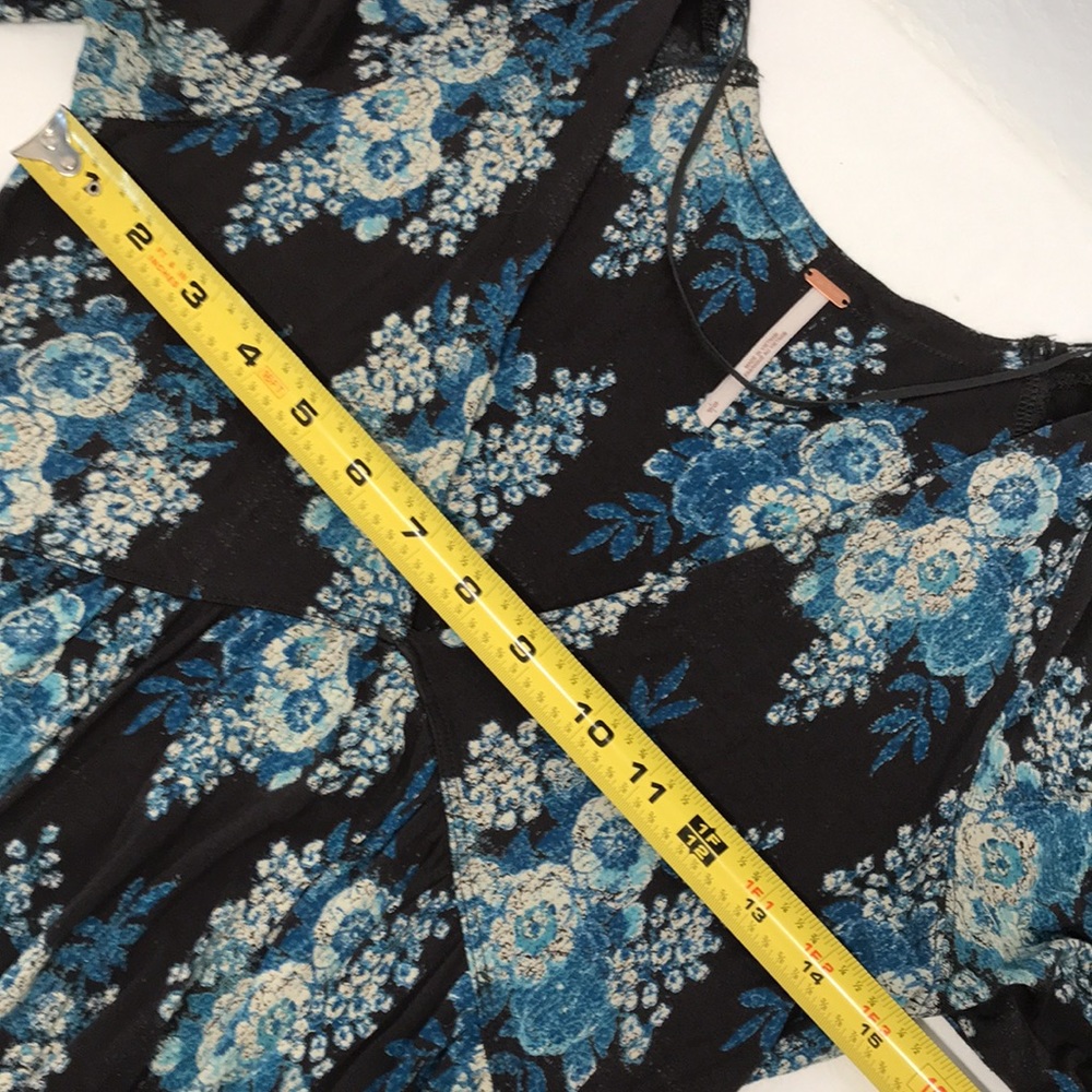 Free People | Deep V-neck, Speak Easy Floral Bell Sleeve Boho Blouse - Small - Picture 5 of 9